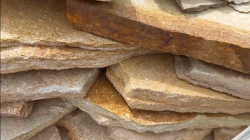 Плитняк златолит жёлтый золотистый для отмостки купить в Пушкино