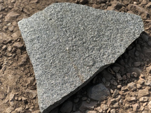 Плитняк златолит Уральский для цоколя, отмостки купить в Пушкино