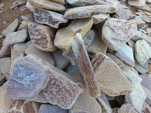 Златолит жёлтый, жёлто-зелёный глыбки и валуны для ланшафтного дизайна купить в Пушкино