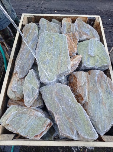 Златолит жёлтый, жёлто-зелёный глыбки и валуны для ланшафтного дизайна купить в Пушкино