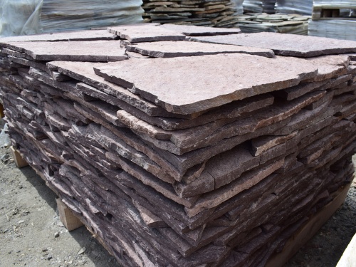 Плитняк лемезит бордовый для облицовки цоколя 20-25 мм  купить в Пушкино