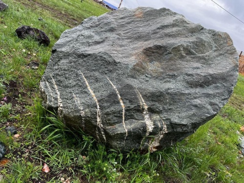 Гигантские зелёные валуны для ландшафтного дизайна весом более 5 тонн купить в Пушкино