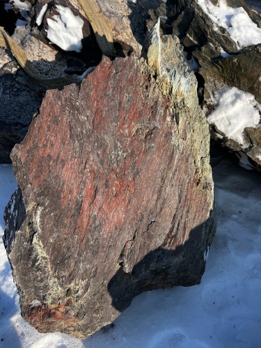 Ландшафтные глыбы красно-фиолетовые 200-1000 килограмм купить в Пушкино