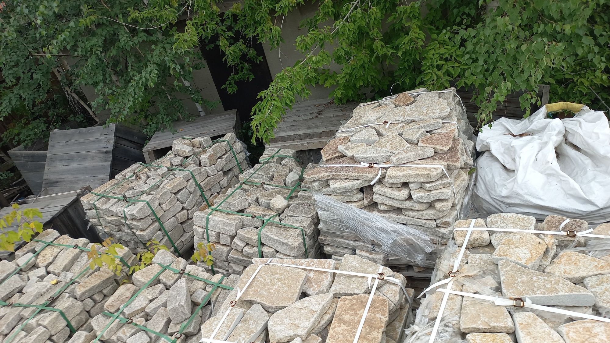 Плитняк гранитный галтованный купить в Пушкино