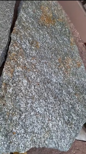 Плитняк златолит серебристый для цоколя, отмостки купить в Пушкино