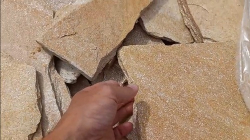 Плитняк златолит жёлтый золотистый для отмостки купить в Пушкино