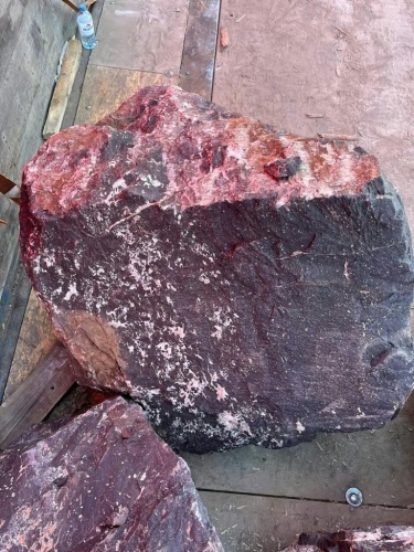 Камни для ландшафтного дизайна красно-фиолетовые 10-60 килограмм купить в Пушкино