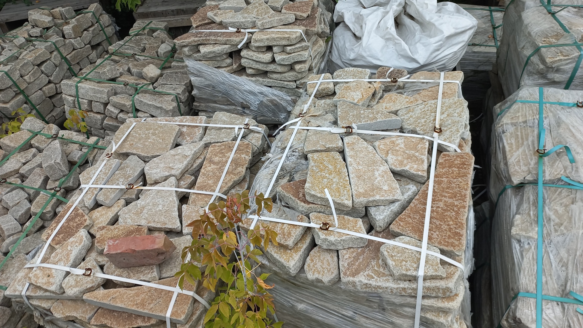 Плитняк гранитный галтованный купить в Пушкино