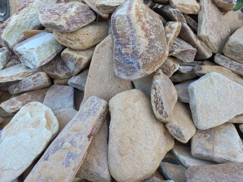 Златолит жёлтый, жёлто-зелёный глыбки и валуны для ланшафтного дизайна купить в Пушкино