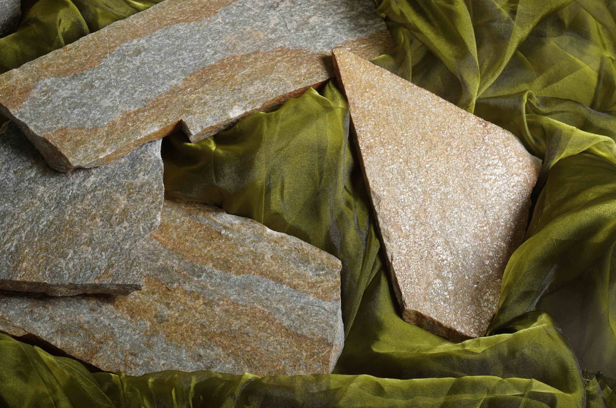 Плитняк златолит Уральский  для фасада купить в Пушкино