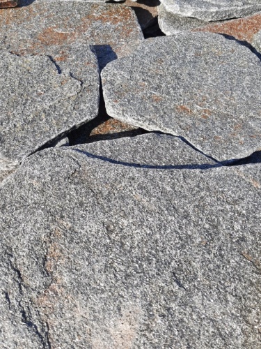 Златолит серебристый галтованный для лестниц купить в Пушкино