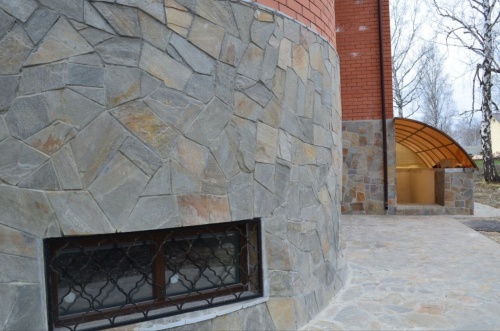 Плитняк златолит Уральский для цоколя, отмостки купить в Пушкино